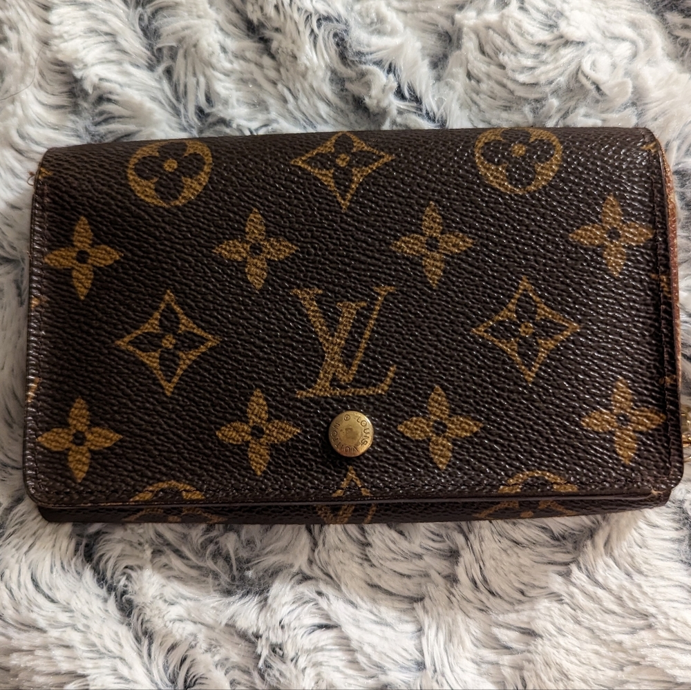 LV MONO SNAP WALLET